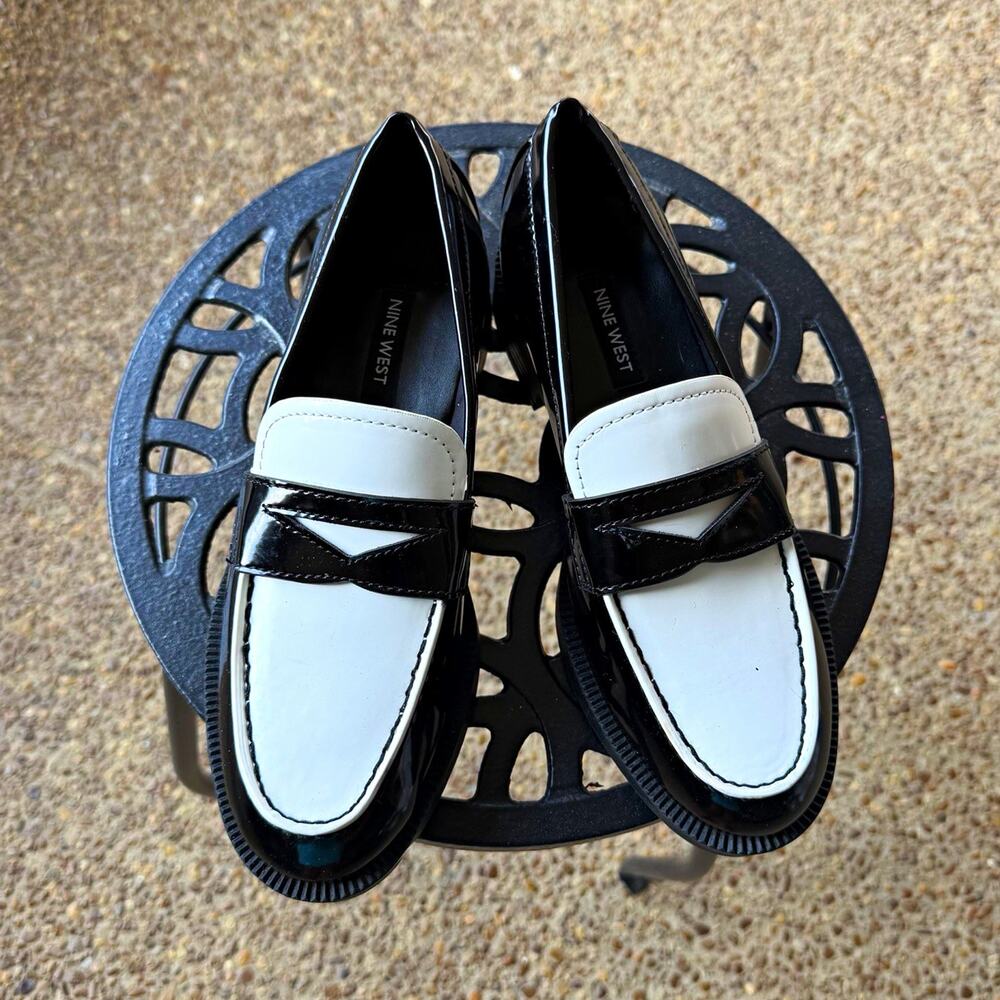 Nine West Women’s Black/White Patent Leather Colorblock Loafer Flats 5.5M
